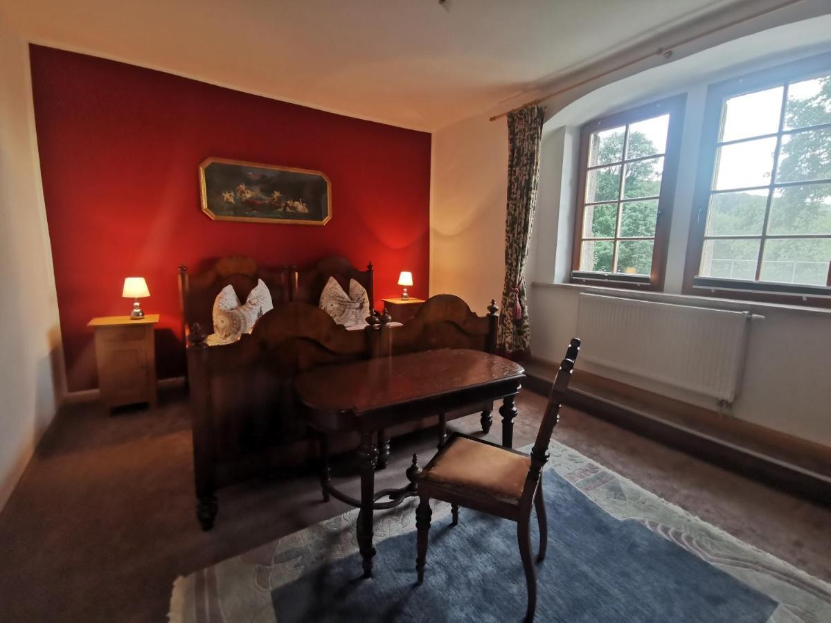 Ruhige Ferienwohnung Im Gutshaus Niederorschel 외부 사진
