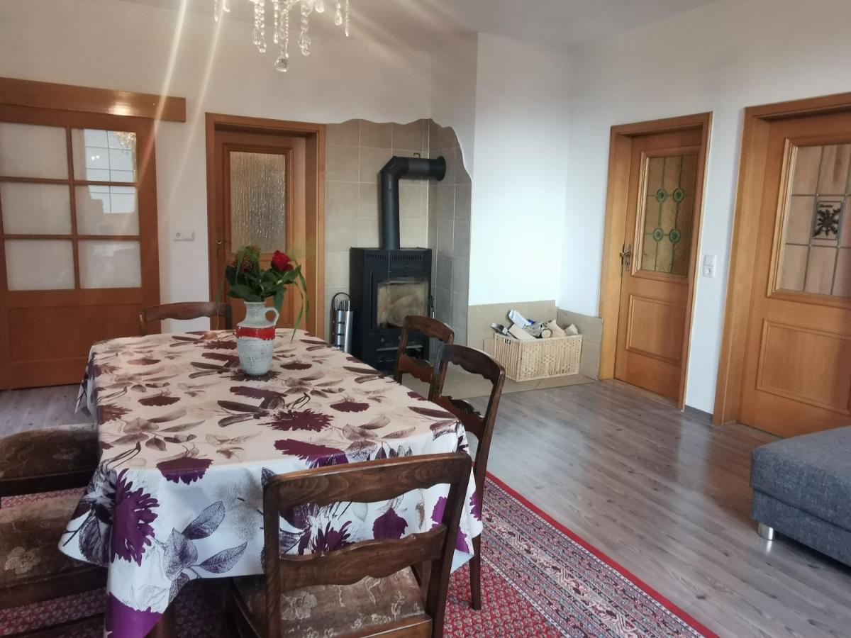 Ruhige Ferienwohnung Im Gutshaus Niederorschel 외부 사진